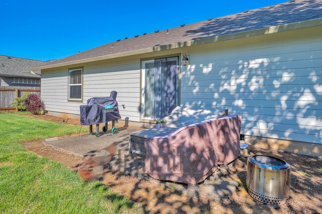 Building Photo - 19346 Sunset Springs Dr