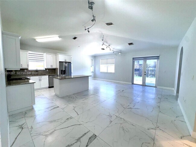 Building Photo - 21405 Ingraham Ave Rd