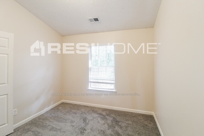 Building Photo - 211 Coral Cir
