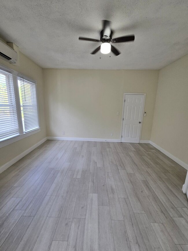 Building Photo - CHARMING 2 BEDROOM 1 BATH APARTMENT HOME - $500 OFF FIRST MONTH RENT!