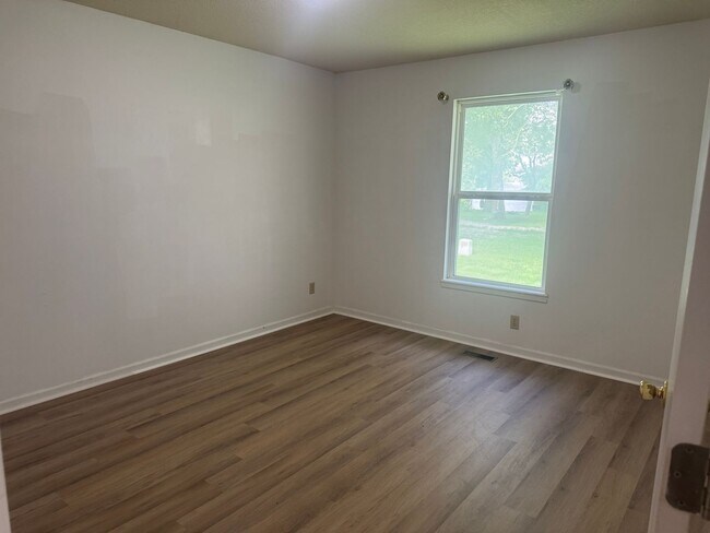 Building Photo - 508/510 N. Cherry St. Cameron, MO 64429