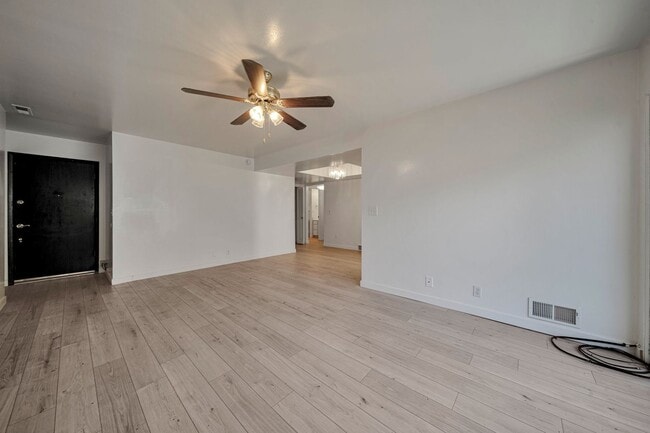 Building Photo - Ground Level 2 Bedroom 2 Bathroom Condo- Gated Murray Community