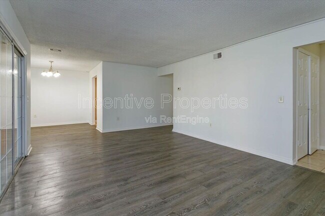 Building Photo - 4177 Versailles Dr