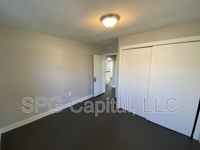 Building Photo - 2531 Oakland Rd