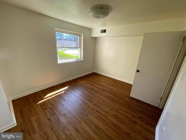 Building Photo - 6180 Greenwood Dr