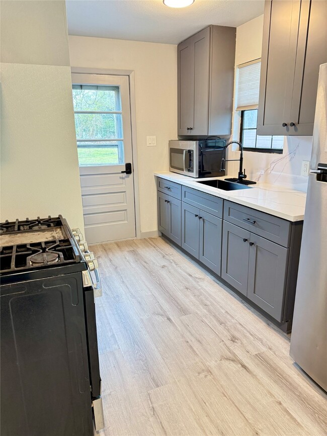 Building Photo - 210 N Mattson St