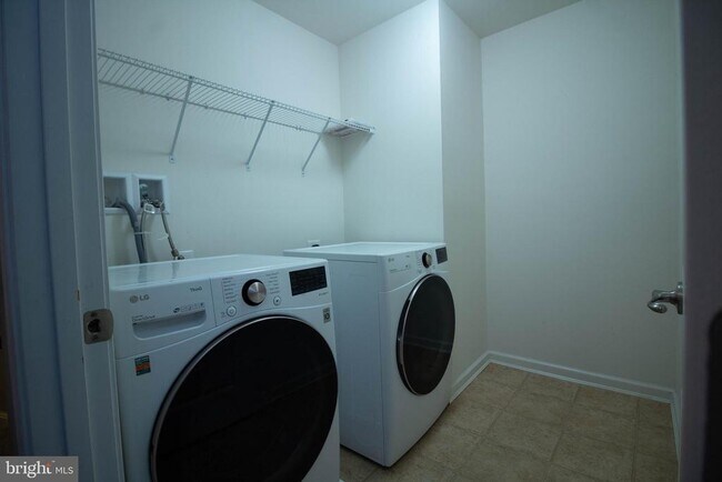 Building Photo - 143 Margaretta Dr