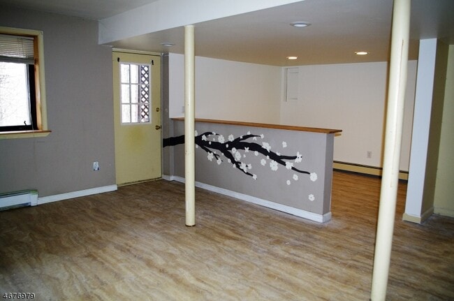 Building Photo - 17 Village Way