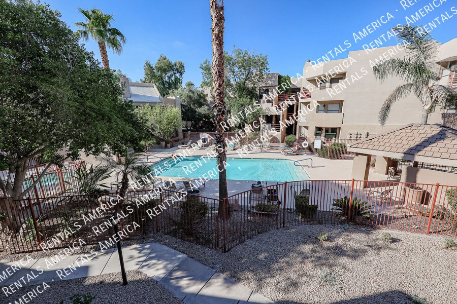 Building Photo - 4850 E Desert Cove Ave