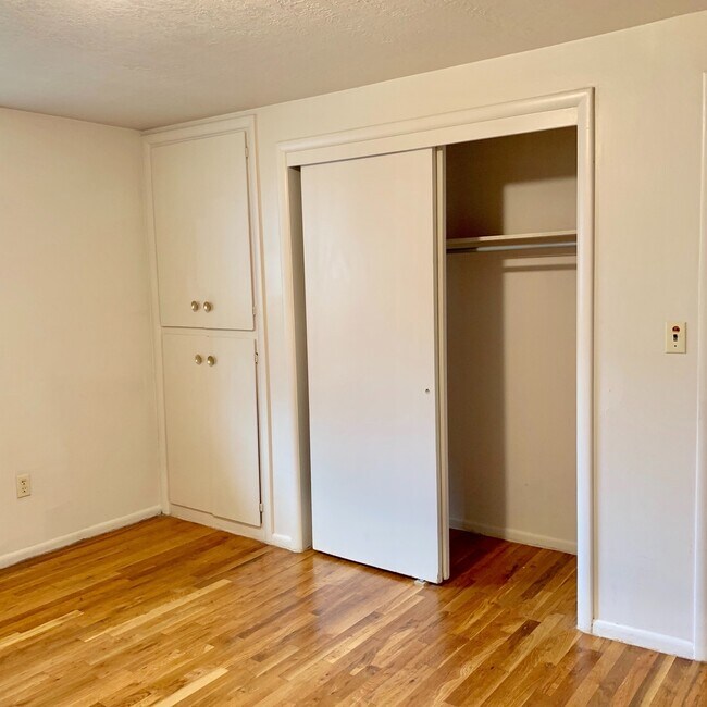 Building Photo - Three Bedroom Gem in Salt Lake City; Clean...