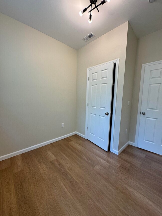 Building Photo - 628 Bramhall Ave