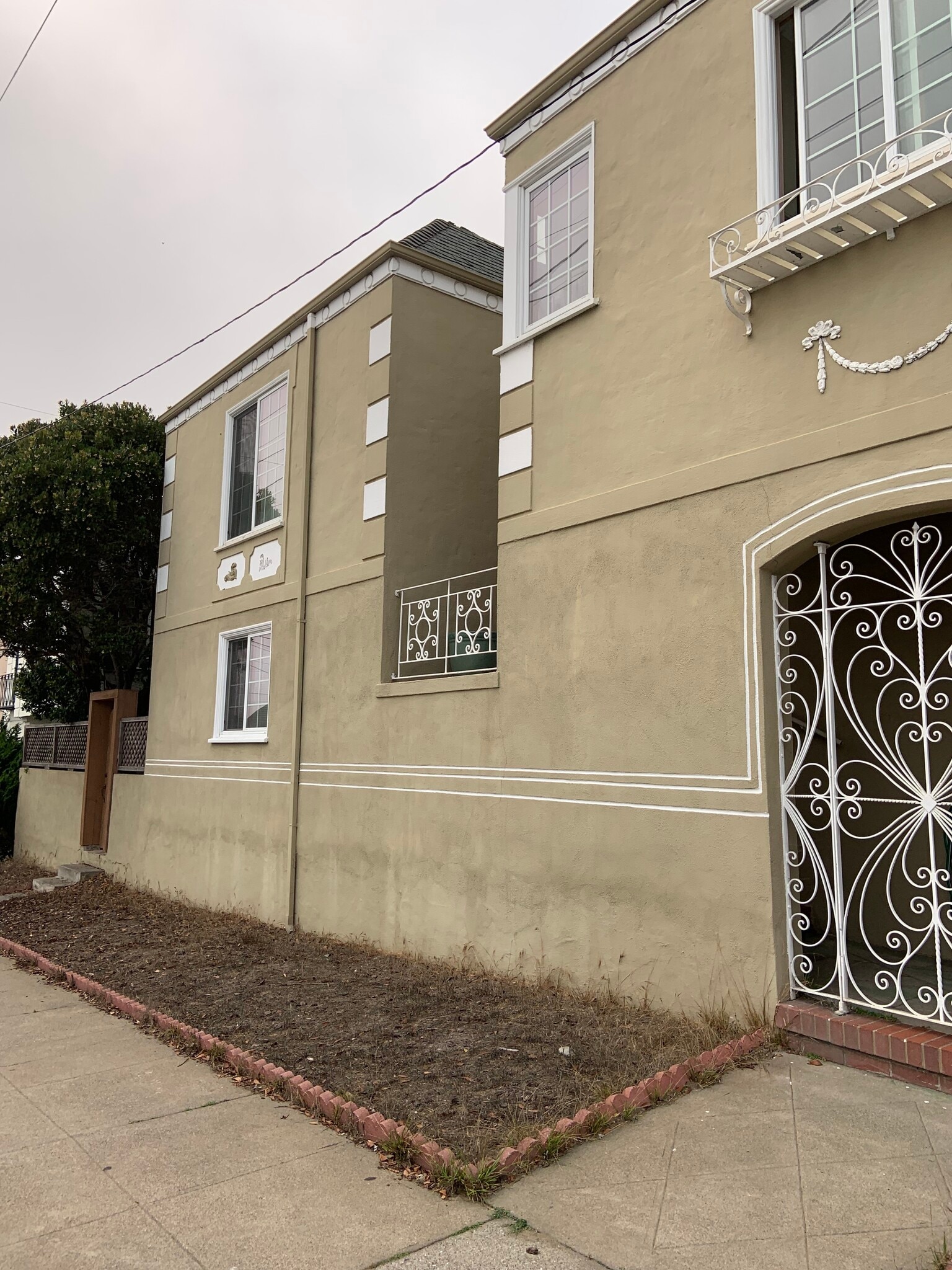 Building Photo - 2700 Ortega St