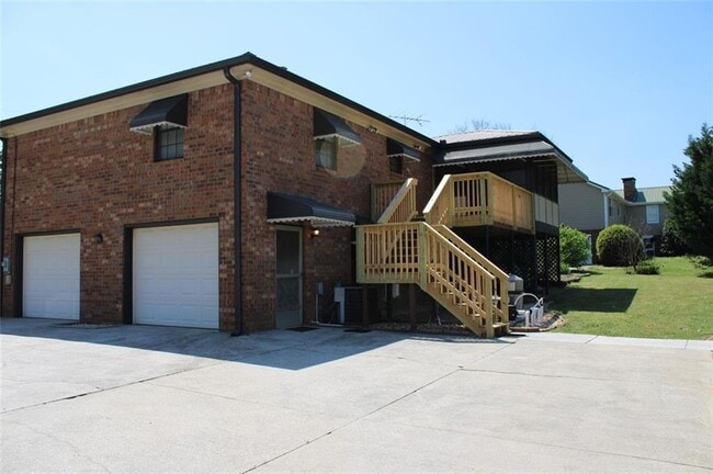 Building Photo - 426 Winder Hwy