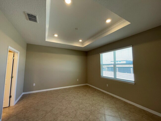 Building Photo - ***Move-In Special: 2 Weeks Free Rent! | B...