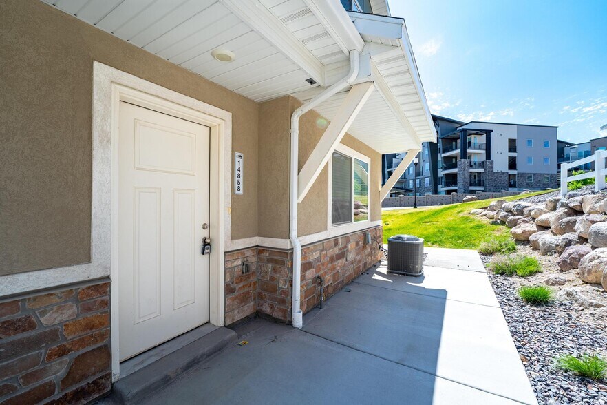 Building Photo - 14861 S Marble Rock Way