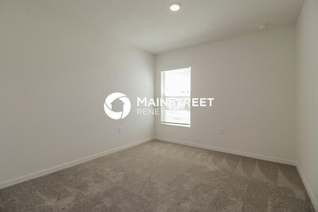 Building Photo - 4 Bedroom Pet-Friendly Home in Mascotte, FL with Main Street Renewal