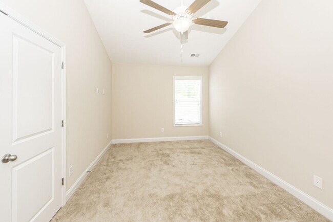 Building Photo - 4 Bedroom 3.5 Bath Townhouse in Kingsbridge at Park West - Mt Pleasant