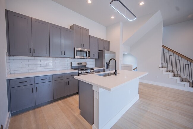 Building Photo - 3738 Mainer St