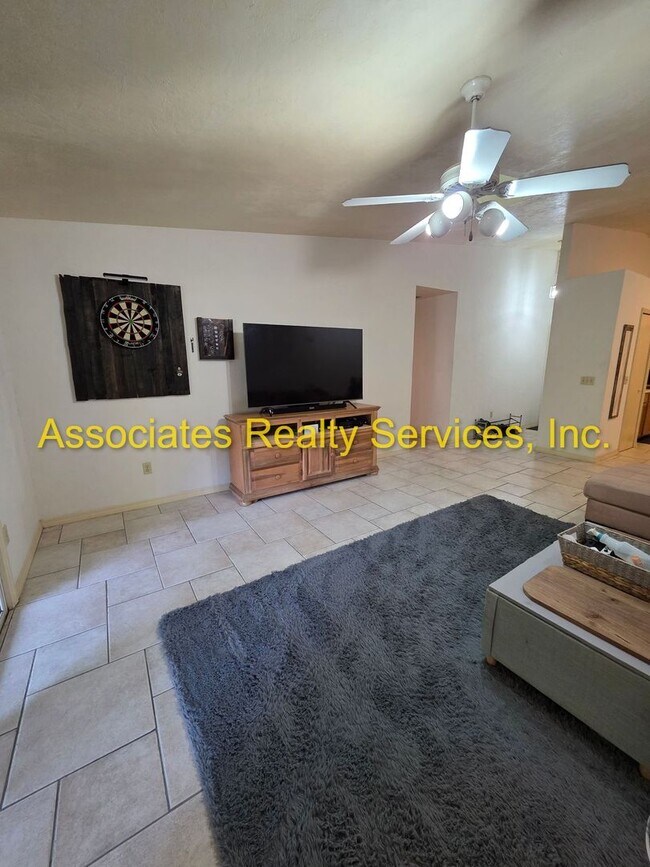 Building Photo - Mill Pond accross from G'ville Health and Fitness