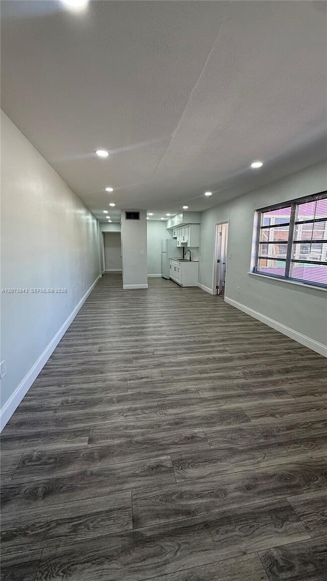 Building Photo - 245 NE 191st St