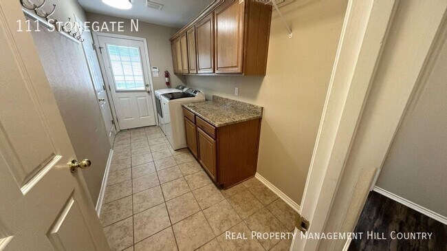 Building Photo - 111 Stonegate N