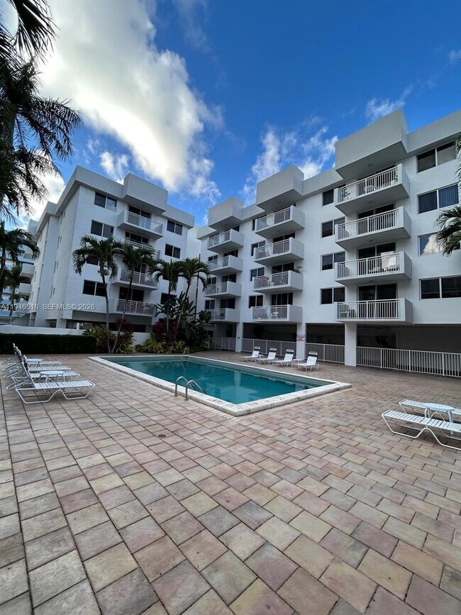 Building Photo - 1666 West Ave