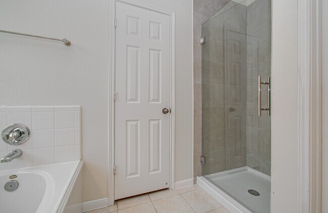 Building Photo - 1904 Roaring Springs Ct