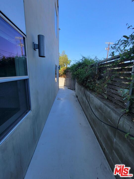 Building Photo - 5806 Waring Ave