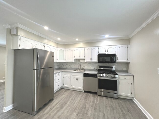 Building Photo - 206 Raupp Blvd