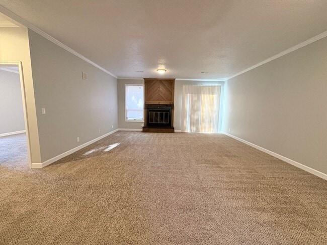 Building Photo - Large 2 Bedroom 2 Bath Condo in the Forest Oaks Community!!