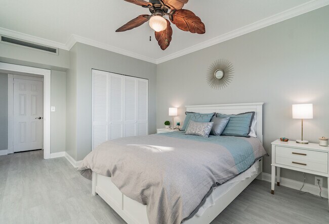 Building Photo - 880 Mandalay Ave