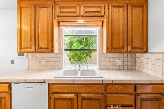 Building Photo - 454 N Shattuck Pl