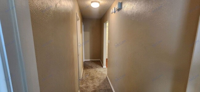 Building Photo - 2204 Oak Hill Dr