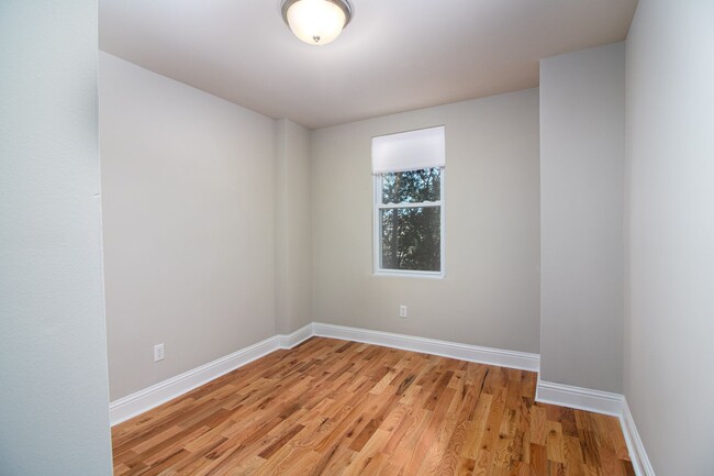 Building Photo - ???Updated Home in POINT BREEZE!  Updated ...