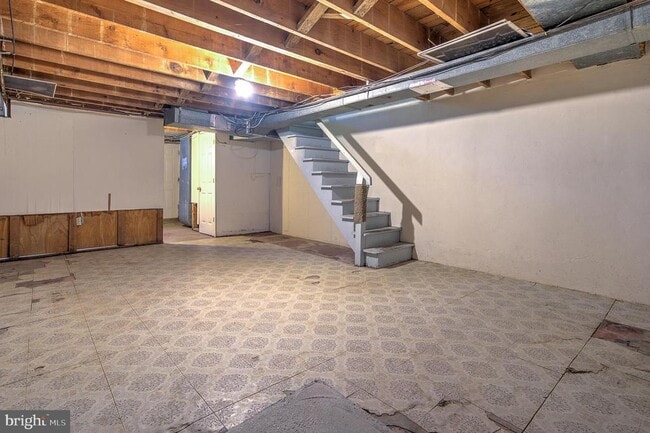 Building Photo - 539 E Basin St