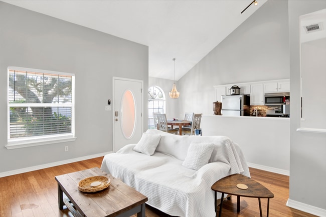 Building Photo - Innerarity Point Living at an Affordable Cost!