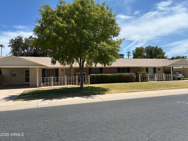 Building Photo - 10120 W Kingswood Cir