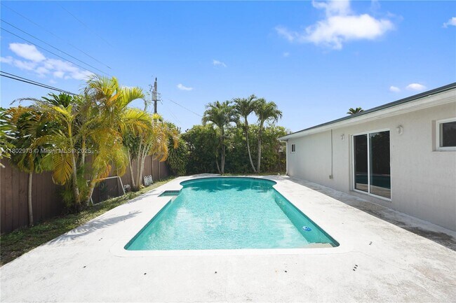 Building Photo - 10501 SW 53rd St