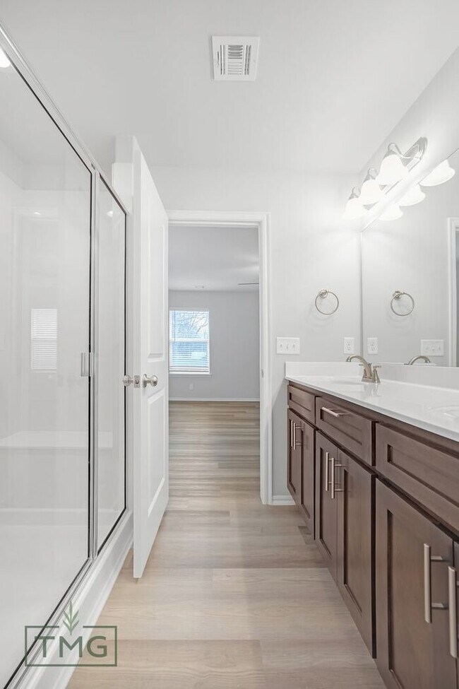 Building Photo - 3/2.5/2 Home in Historic Neighborhood | MOVE IN SPECIAL!