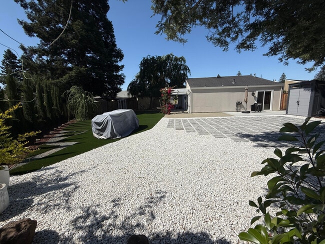 Building Photo - 328 Flaming Oak Dr