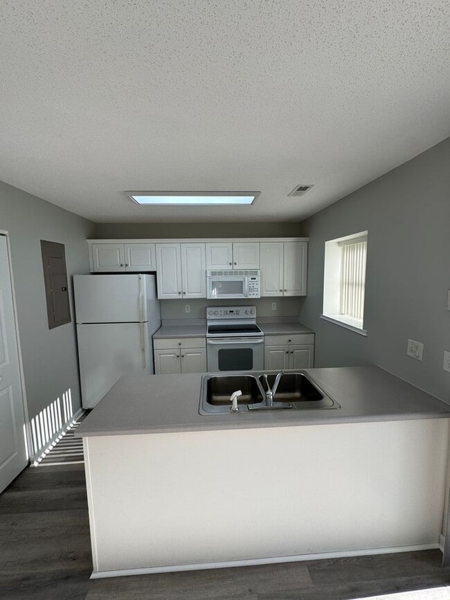 Building Photo - 2-Bedroom Townhouse in Harrisonburg
