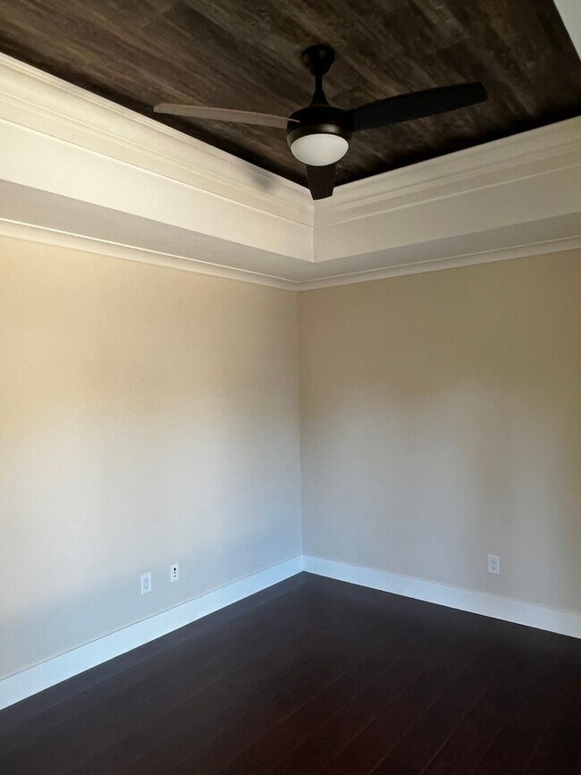 Building Photo - Remodeled Single Story 3 Bedroom/2 Bathroo...
