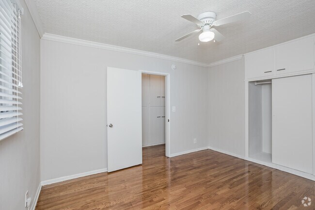 1BR, 1BA - 650 SF - Stanley Gardens