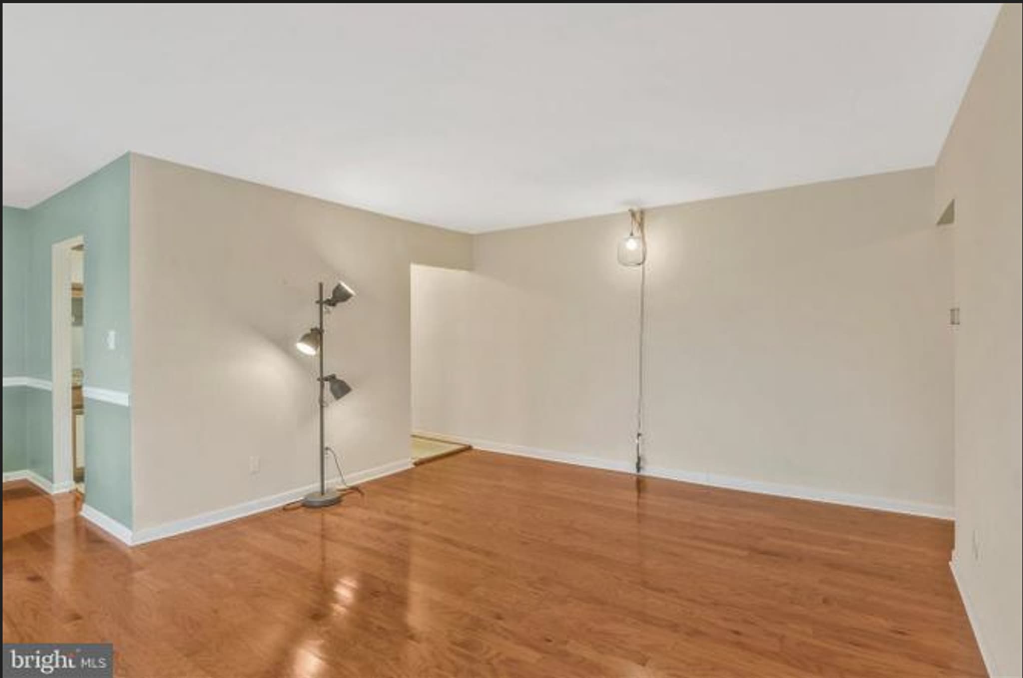 Building Photo - 3846 Lyndhurst Dr