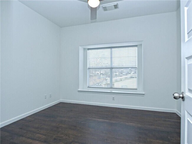 Building Photo - 2821 Saville Loop