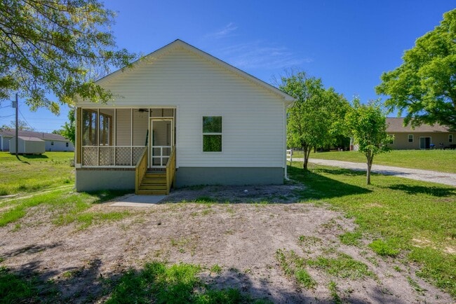 Building Photo - 515 Peru Rd