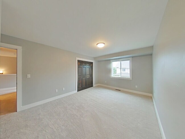 Building Photo - Stunning 3-bedroom, 2.5-bathroom condo with attached 2 stall garage!