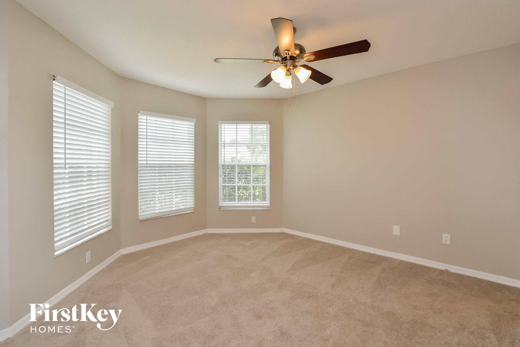 Building Photo - 1066 Ireland Dr