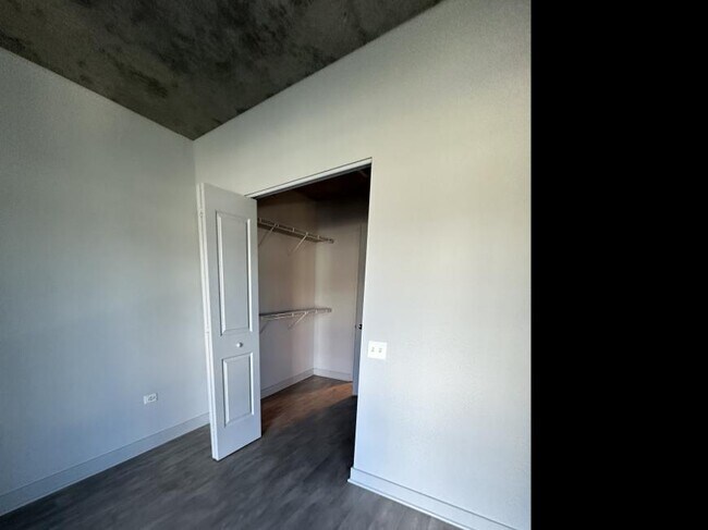 Building Photo - 1 bedroom in Chicago IL 60613
