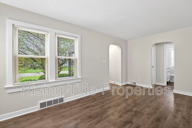 Building Photo - 1512 Emmons Ave